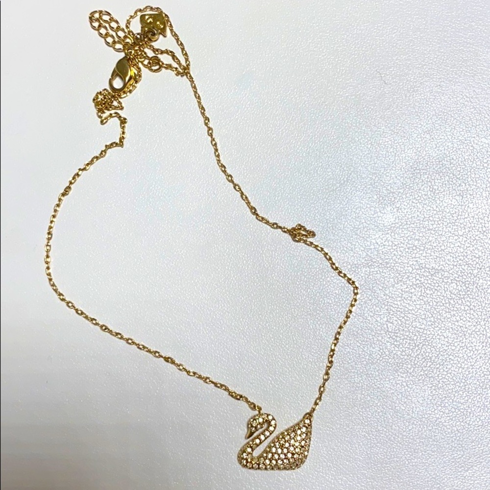 Swavorski swan necklace